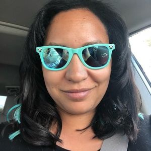 Meet your Posher, Caitlin